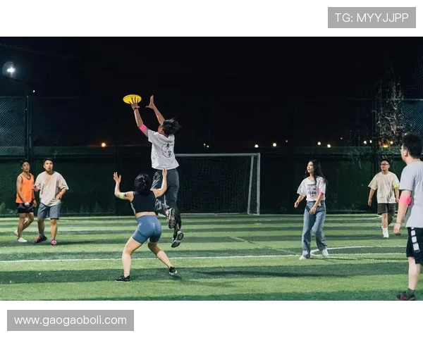 重庆飞盘队在滑板精英赛中以73分稳居积分榜首位