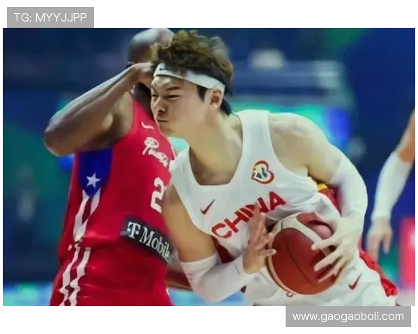 王哲林领衔中国男篮新征程 聚焦球场内外的成长与挑战 王哲林领衔中国男篮新征程 聚焦球场内外的成长与挑战